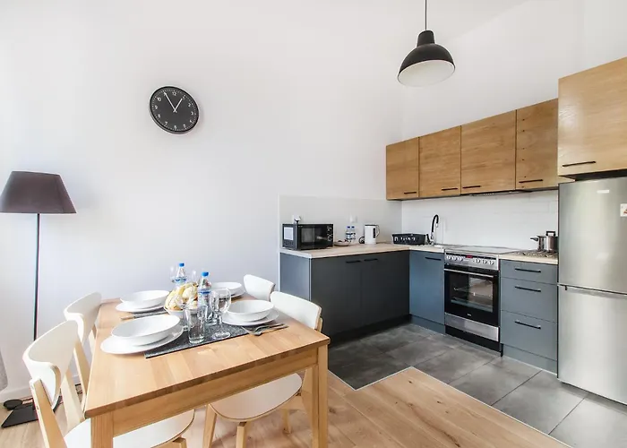 Sunstone In A Beautiful Townhouse In The Center فروتسواف