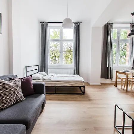 Sunstone In A Beautiful Townhouse In The Center Lägenhet