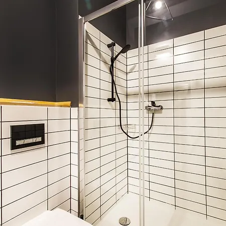 Sunstone In A Beautiful Townhouse In The Center Lägenhet *